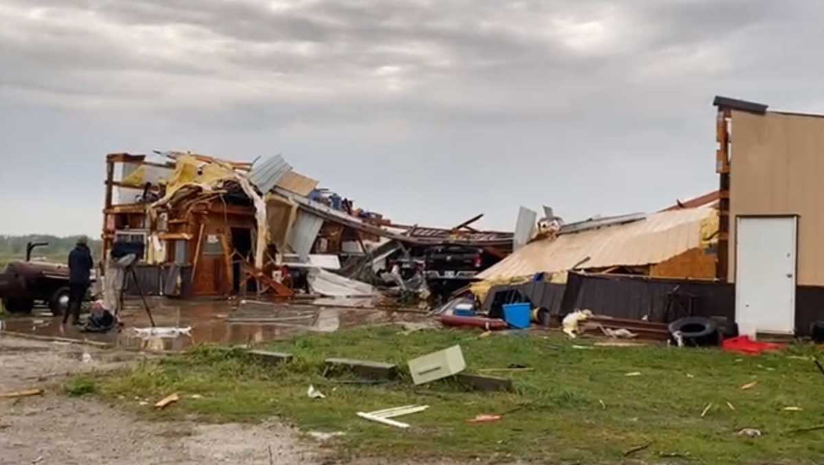 VIDEO Tornado touches down overnight in Oklahoma, leaving behind