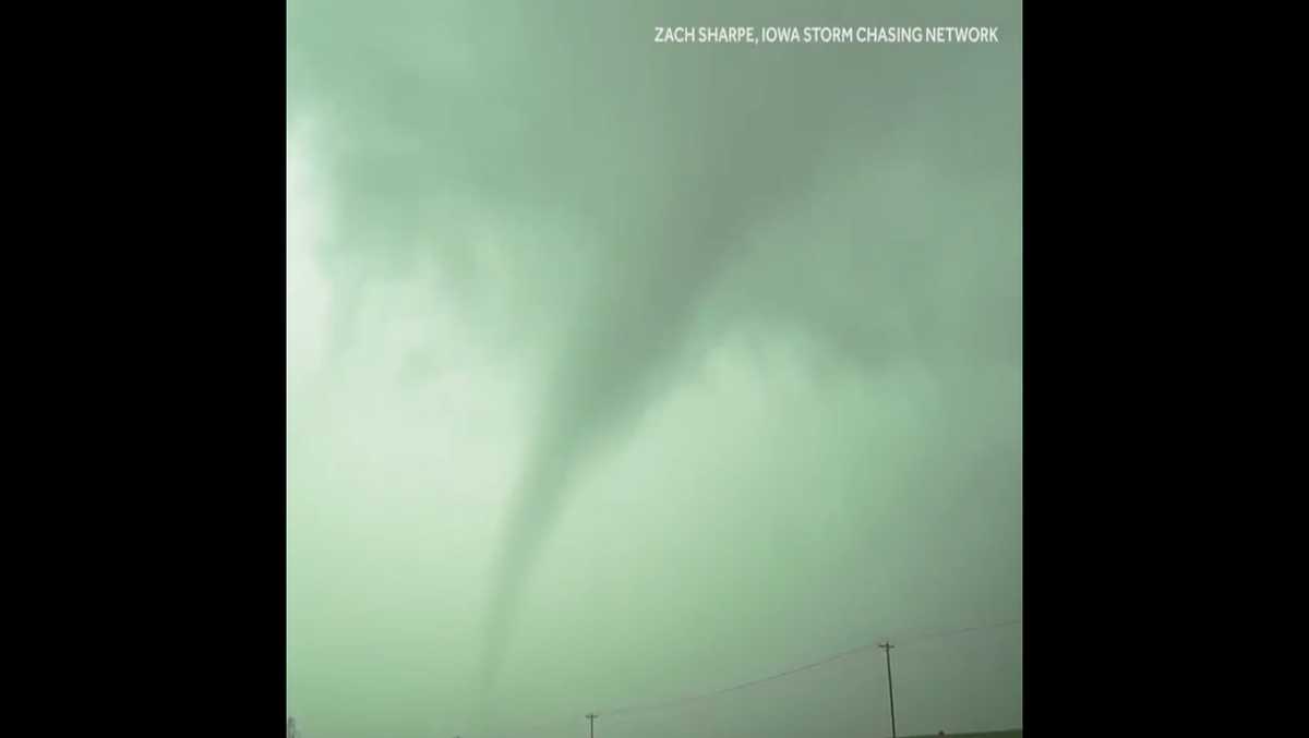 Video: Tornado touches down in Iowa