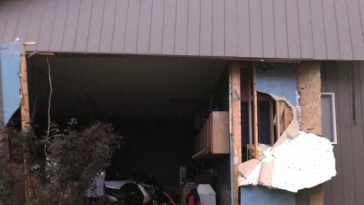 Damaging winds, hail progress to metro