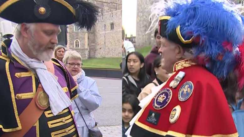Both the official and "self-proclaimed" town criers announced the new royal baby.