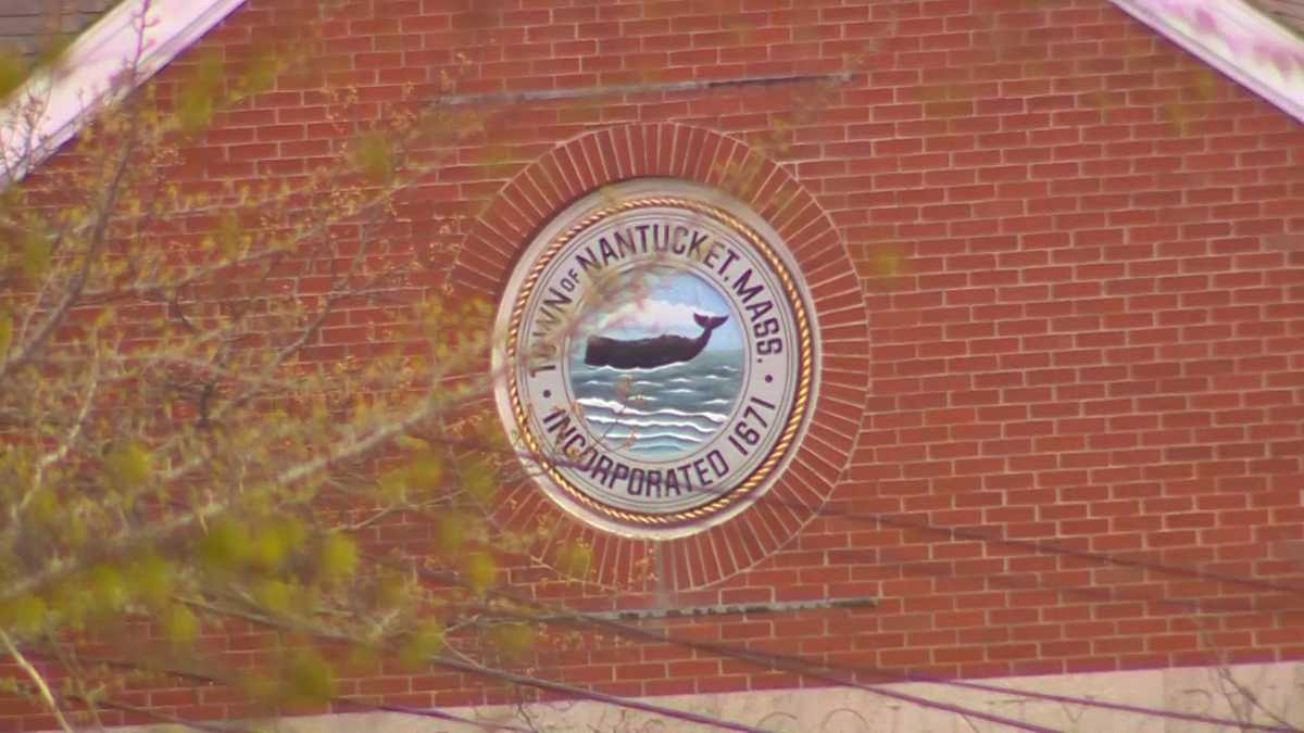Photo shows Nantucket High students holding up racial slur, superintendent says