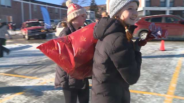 'It's about generosity': Hundreds of volunteers hand out thousands of toys - Vimarsana News
