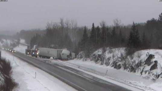 Tractor-trailer crash causes delays on I-89 in Brookfield - Vimarsana News