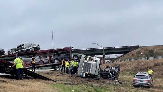 Crash involving tractor trailer carrying cars spills vehicles onto I-516 - Vimarsana News