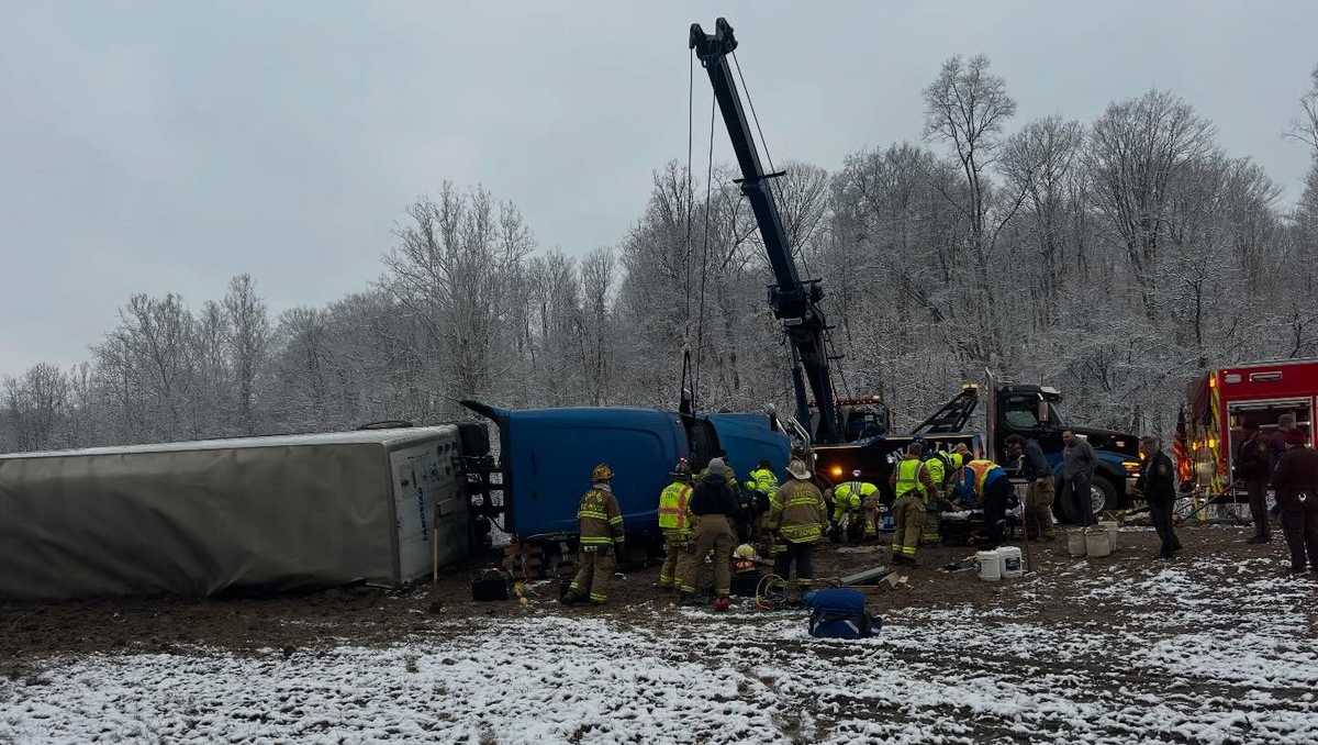 Driver injured in tractor-trailer rollover crash along I-79 - WTAE