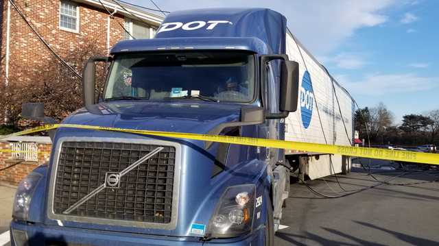 Tractor-trailer crashes into utility pole in Chelsea, takes down power lines - Vimarsana News