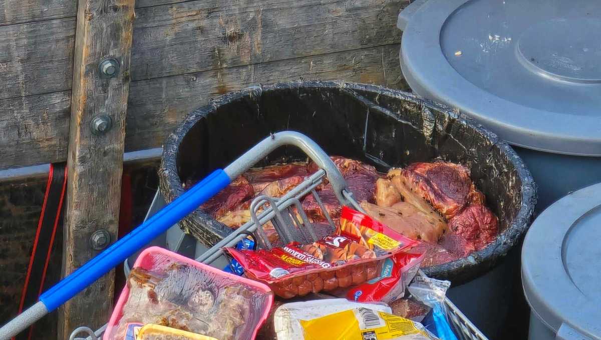 Bay View neighbors disgusted by trailer of rotten meat