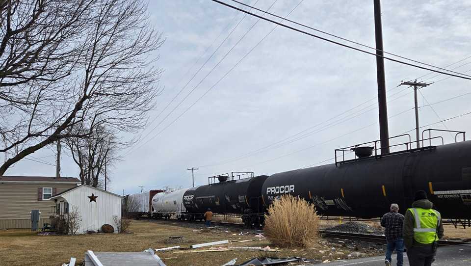 Train hits mobile home being hauled by truck in Lancaster County, Pa.