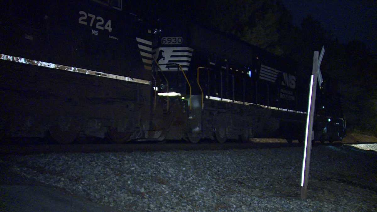 Crews have wrapped up at the scene of train derailment in the Helena area