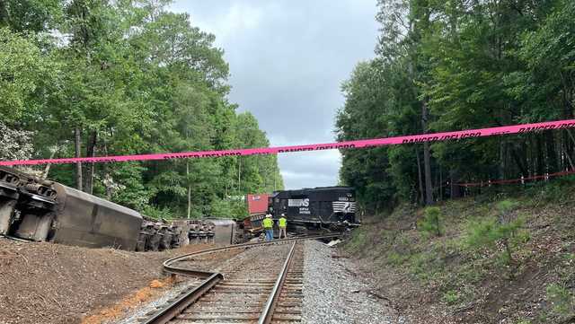 South Carolina train crash sends 2 employees to the hospital - Vimarsana News