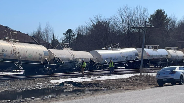 Train carrying 'limestone slurry' derails in Maine: What we know - Vimarsana News