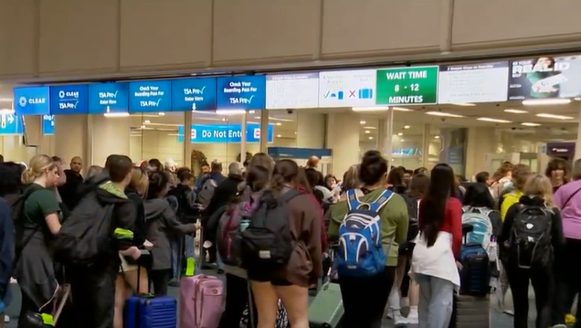 Thanksgiving travelers in Florida catch flights at Orlando airport - Vimarsana News