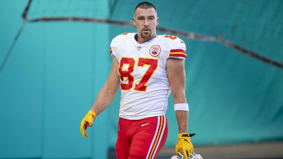 Travis Kelce Wears Cleveland-Inspired Outfit to Chiefs Game - Sports  Illustrated FanNation Kicks News, Analysis and More