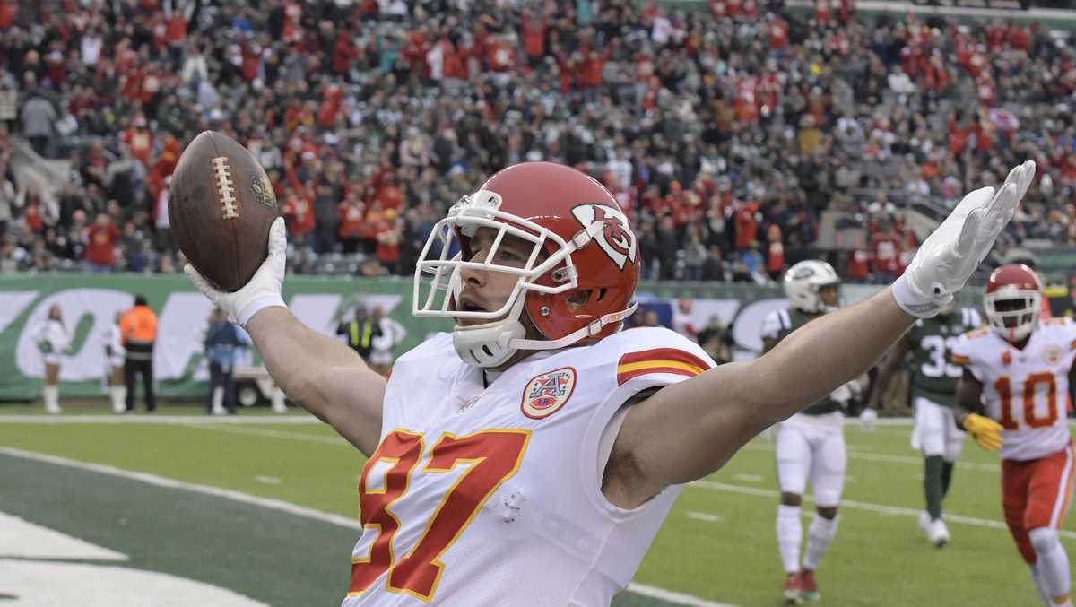 Chiefs News: Patrick Mahomes has a top-three selling jersey in two sports -  Arrowhead Pride