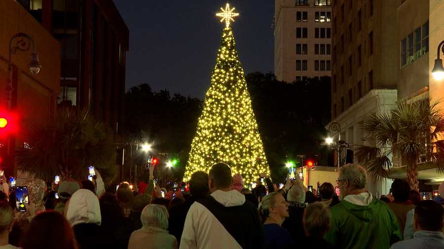 It’s officially Christmas in Savannah Annual tree lighting kicks off