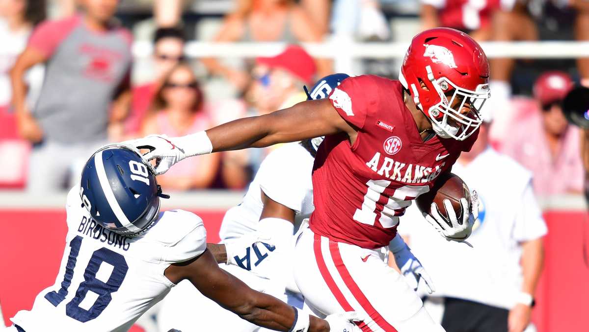 BREAKING: Arkansas Razorbacks wide receiver Treylon Burks opts out of  Outback Bowl, declares for 2022 NFL Draft