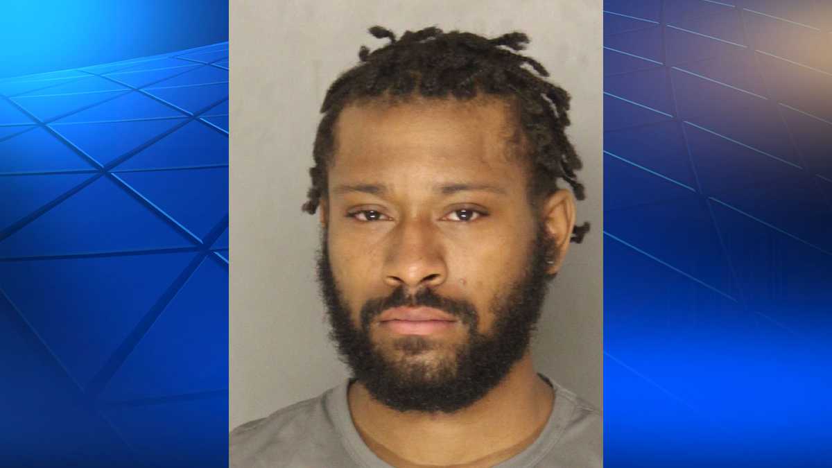 Man arrested for throwing bricks at Pittsburgh police car, threatening