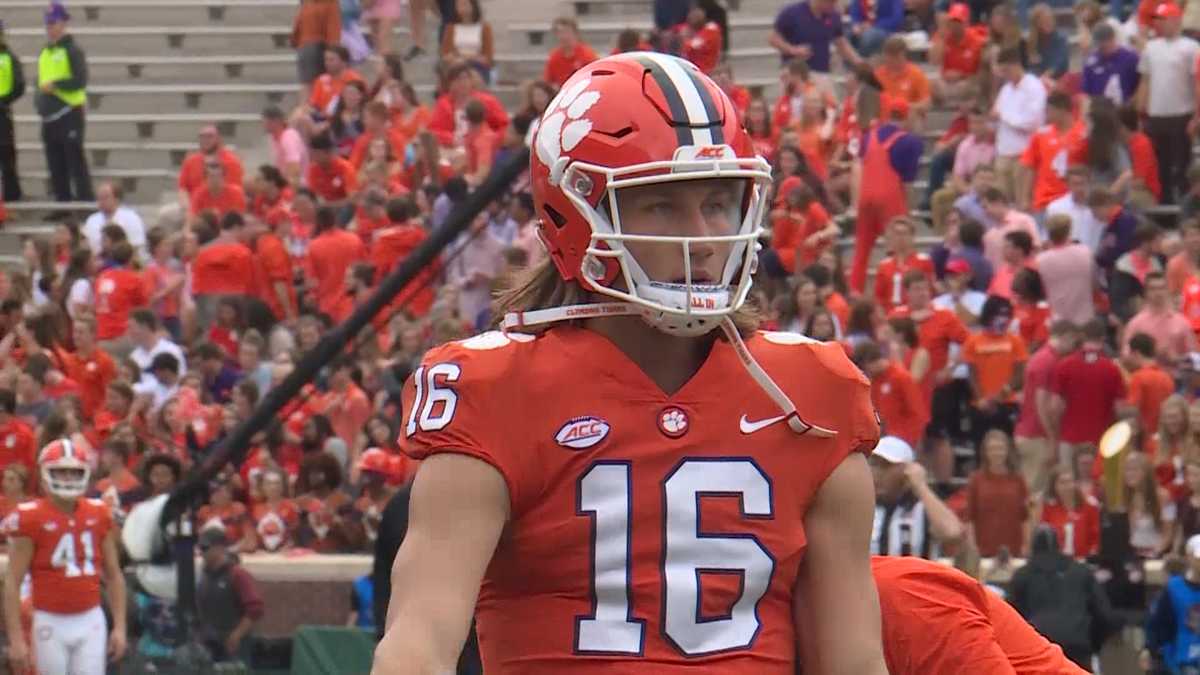 Clemson's Trevor Lawrence Hooks Up with Tee Higgins on 58-Yard Touchdown 