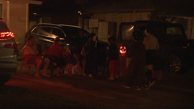 Trick-or-treaters out in full force on Halloween as COVID-19 numbers decline in Florida - Vimarsana News