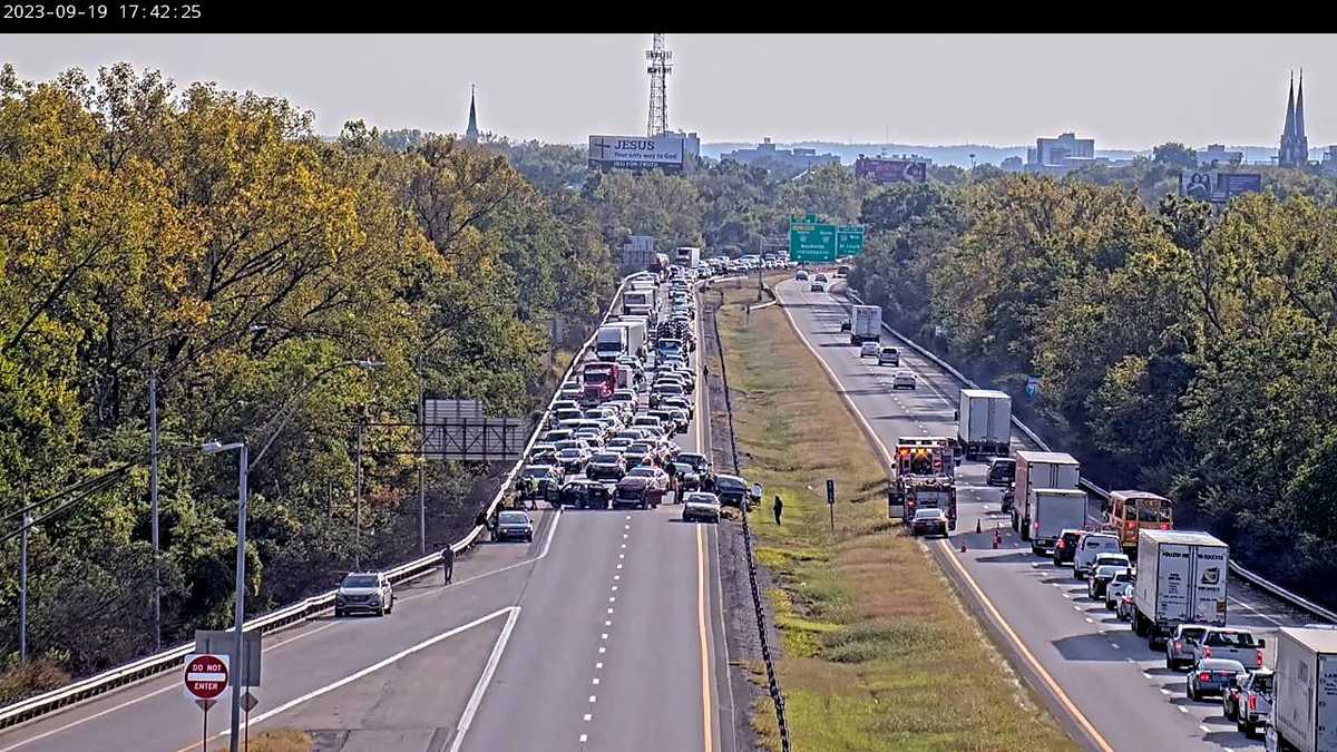 Lanes back open after crash on I-71 N