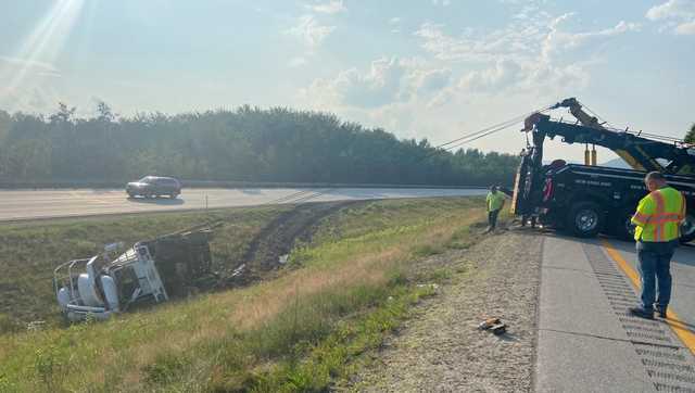 I-93 closed for hours after cement truck rollover in Holderness - Vimarsana News