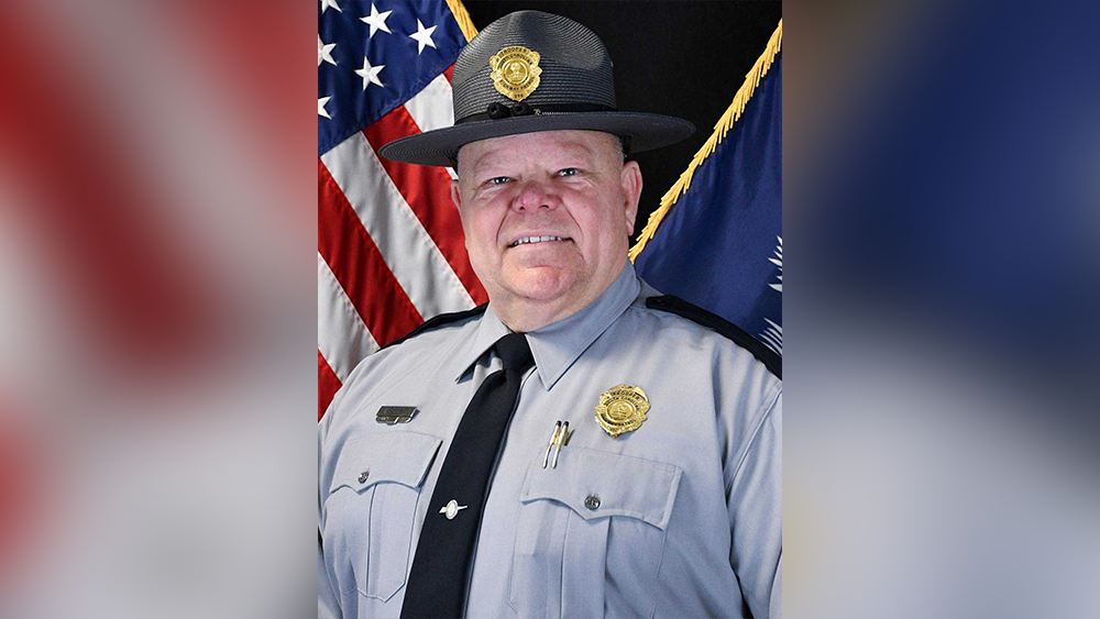 South Carolina trooper hit during traffic stop, suspect charged with reckless driving