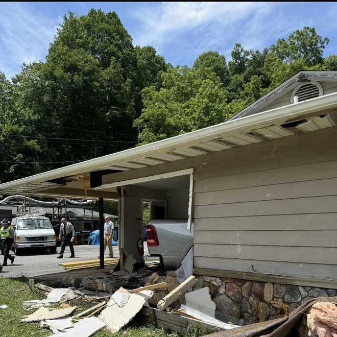 truck crash into business