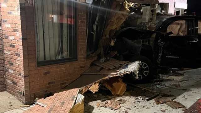 Driver strikes 3 cars before crashing into Taunton hair salon - Vimarsana News