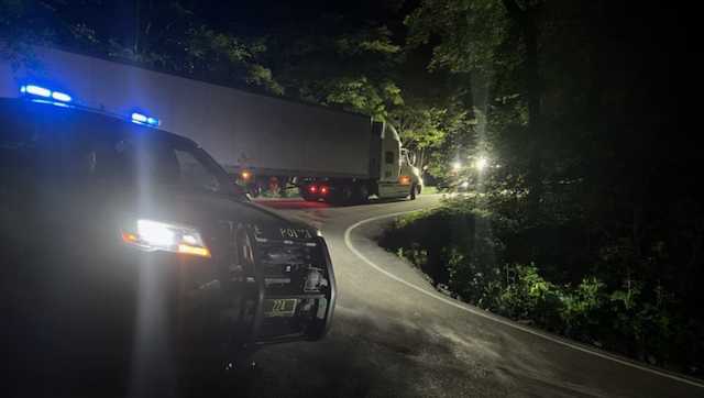 Tractor-trailer stuck in Smuggler's Notch overnight - Vimarsana News
