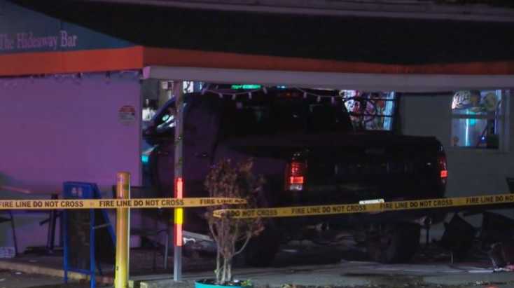 4 injured after truck crashes into Orlando bar 4 injured after truck crashes into Orlando bar