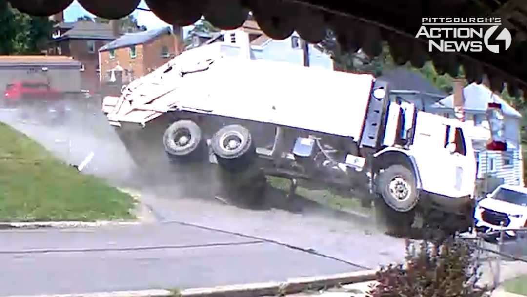 Brighton Heights Garbage truck rolls over in Pittsburgh