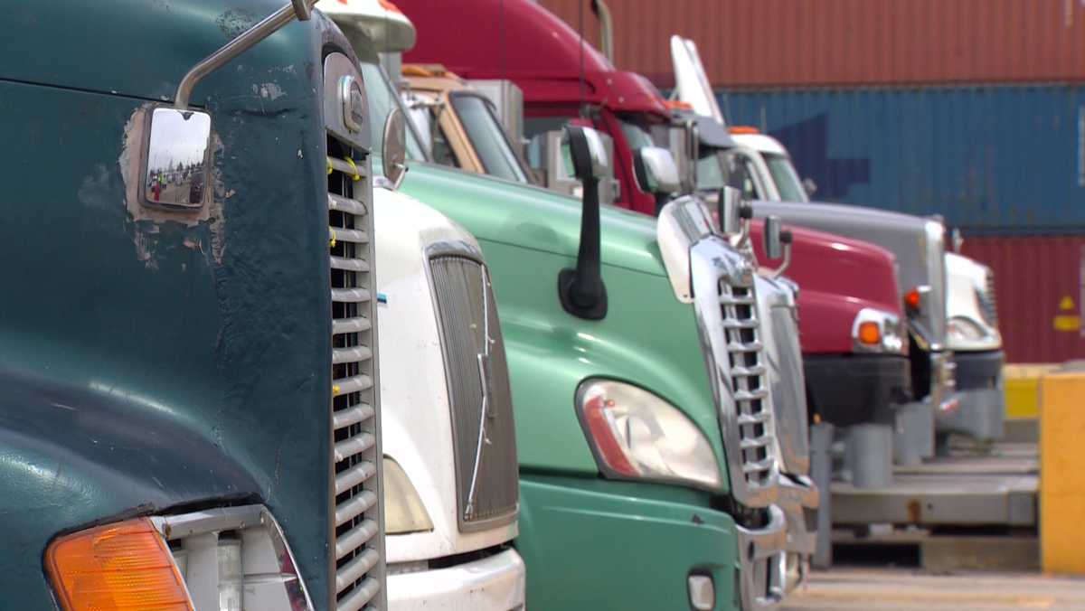 MassDOT issues travel ban for tractortrailers during storm