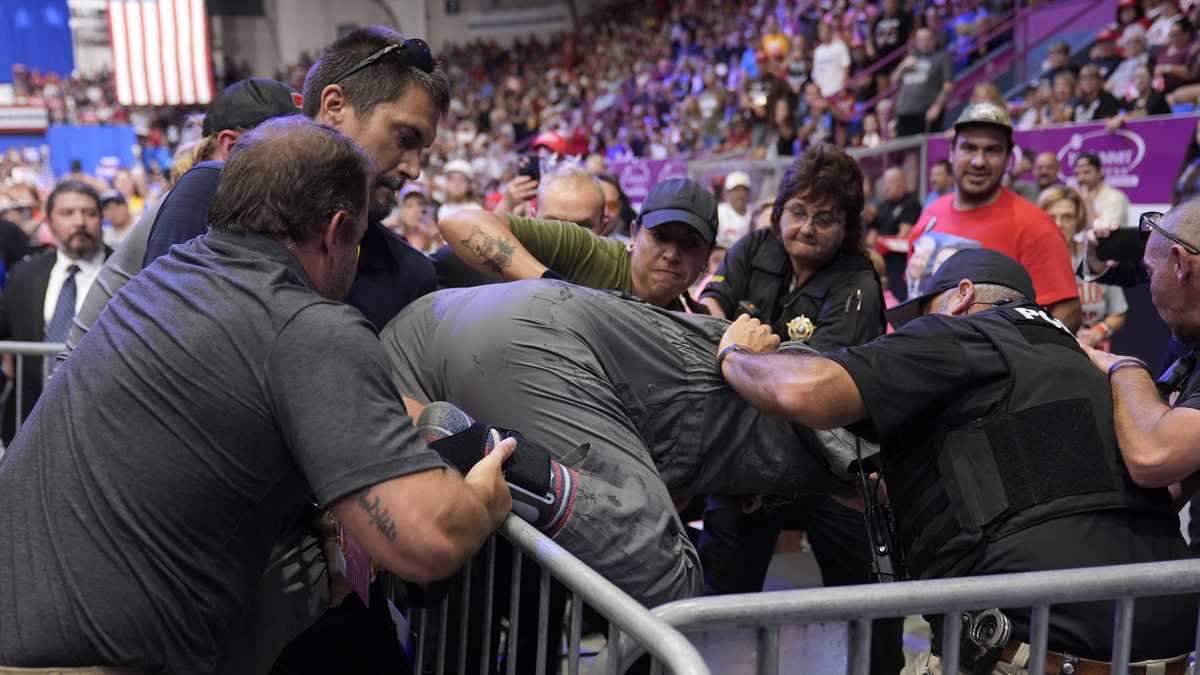 Man storms into press area at Trump rally in Johnstown, Pa.