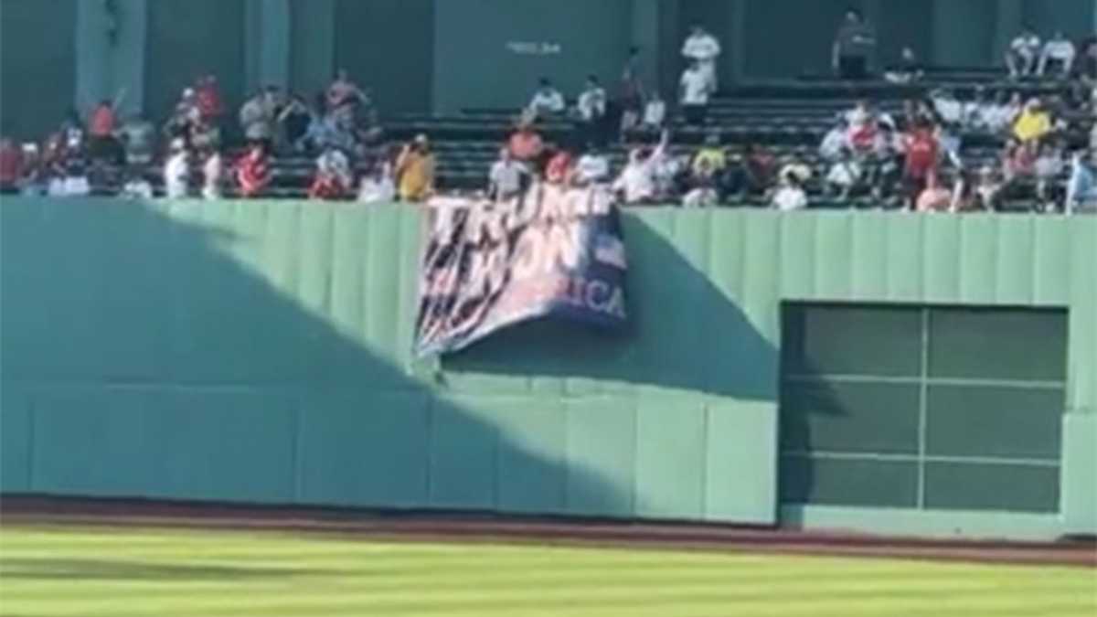 Against backdrop of controversy, Red Sox honored by Trump