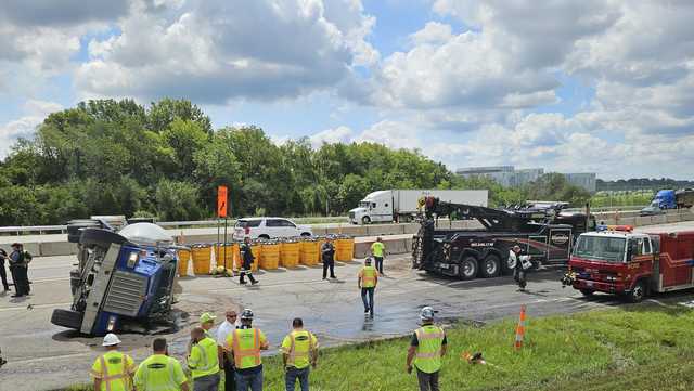 Kansas City crash knocks concrete truck on its side near I-435 - Vimarsana News