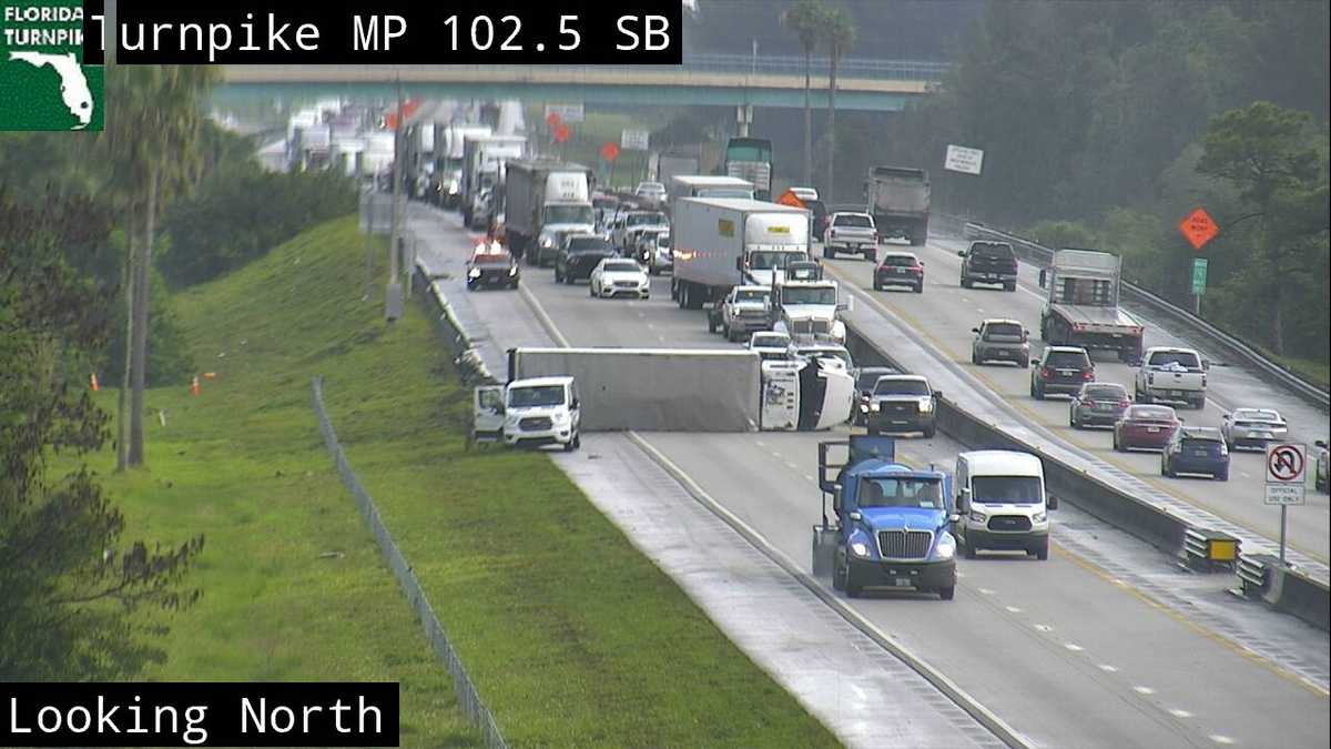 Southbound lanes of turnpike blocked in West Palm Beach