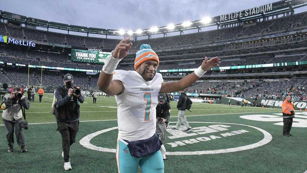 Mack Hollins Spectacular Catch, Penalty Set Up Dolphins for Game-Winning  Field Goal