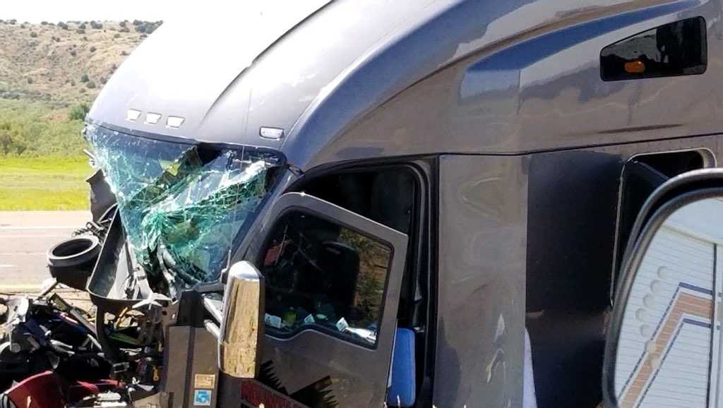 Crash shuts down I40 eastbound lanes in Tucumcari