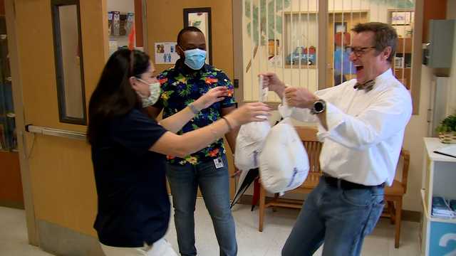 Local attorney delivers turkey for families in Palm Beach County - Vimarsana News