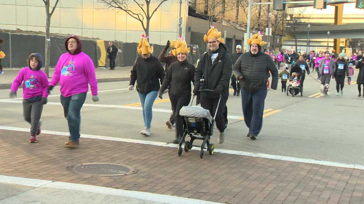 Turkey Trot brings Pittsburgh runners out early on Thanksgiving