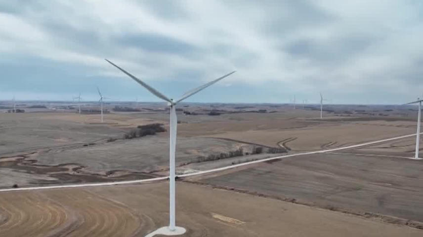 Des Moines company transforms windmill blades into concrete barriers