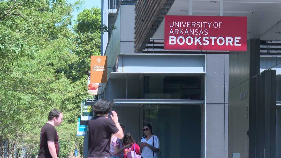 students start to move in at university of arkansas