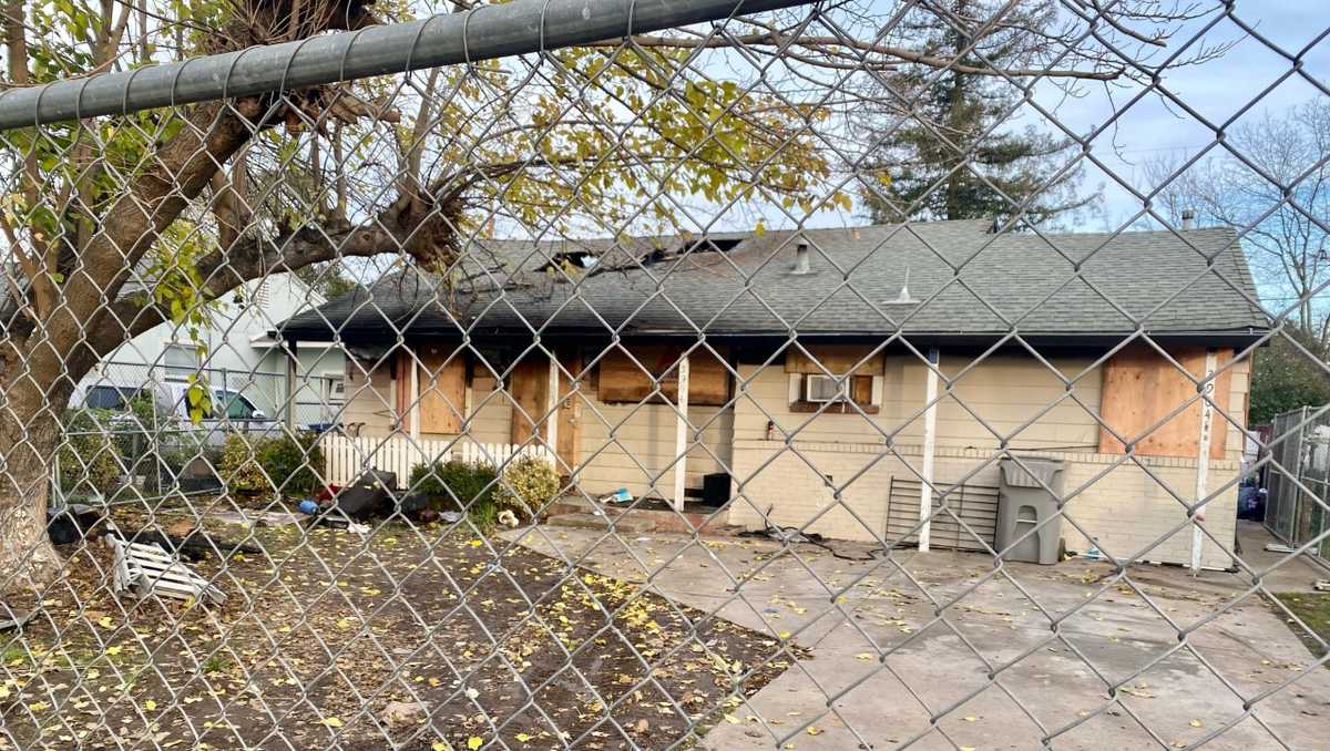 2 dead, 1 injured in north Sacramento house fire, authorities say