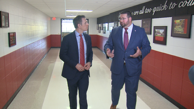 district&#x20;administrator&#x20;ty&#x20;breitlow&#x20;at&#x20;lomira,&#x20;wisc.,&#x20;schools&#x20;speaks&#x20;to&#x20;chief&#x20;national&#x20;investigative&#x20;correspondent&#x20;mark&#x20;albert&#x20;at&#x20;district&#x20;headquarters