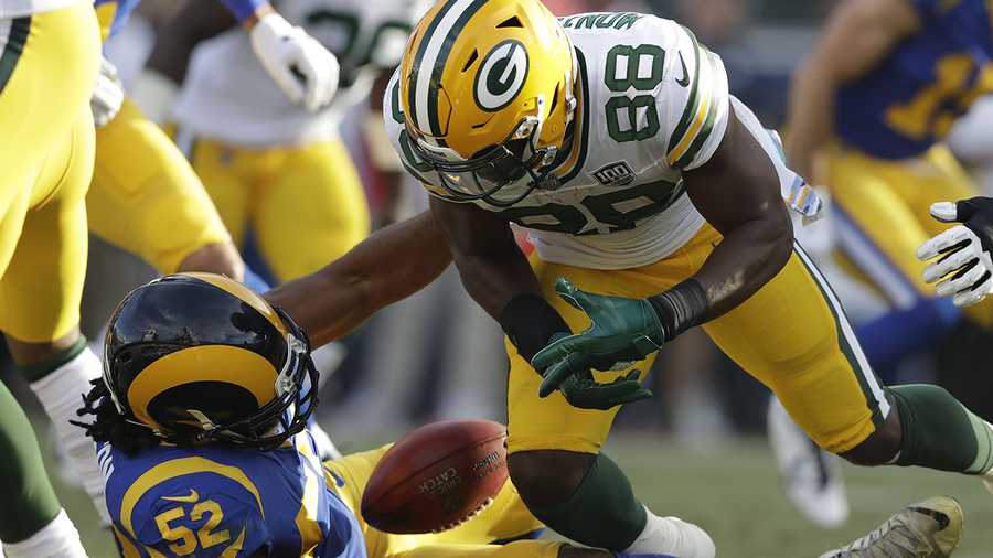 Green Bay Packers running back Ty Montgomery (88) breaks a tackle