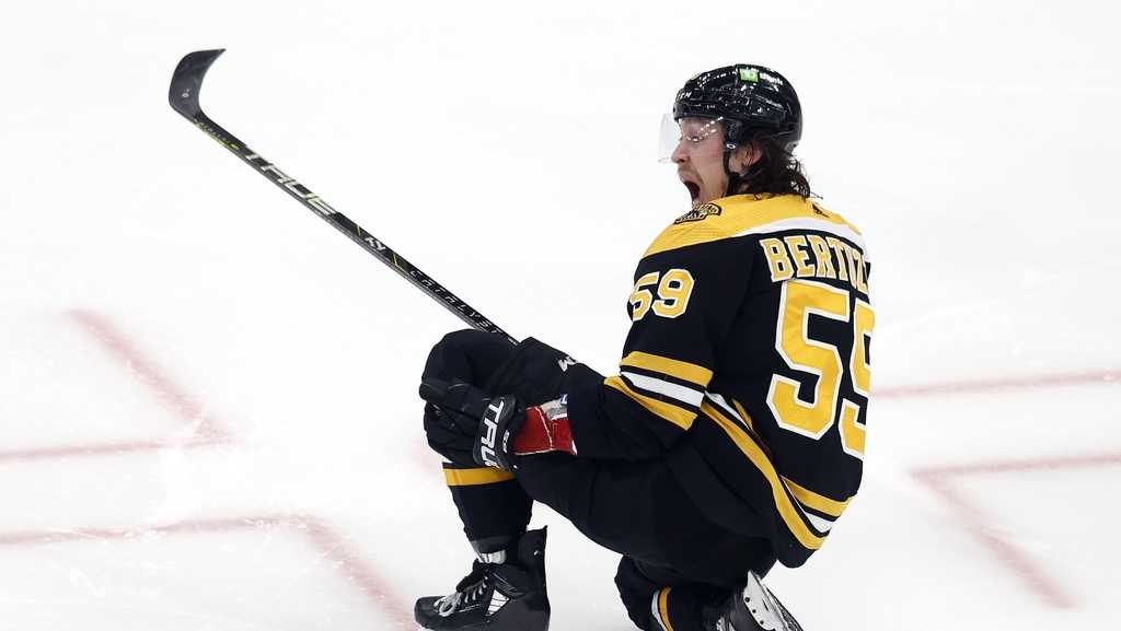 Los Maple Leafs firman a la estrella de los Bruins Tyler Bertuzzi con un contrato de un año y $5.5 millones