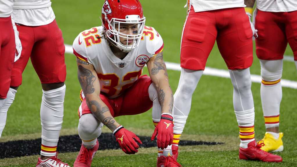 Chiefs clinch No. 2 seed in AFC after win