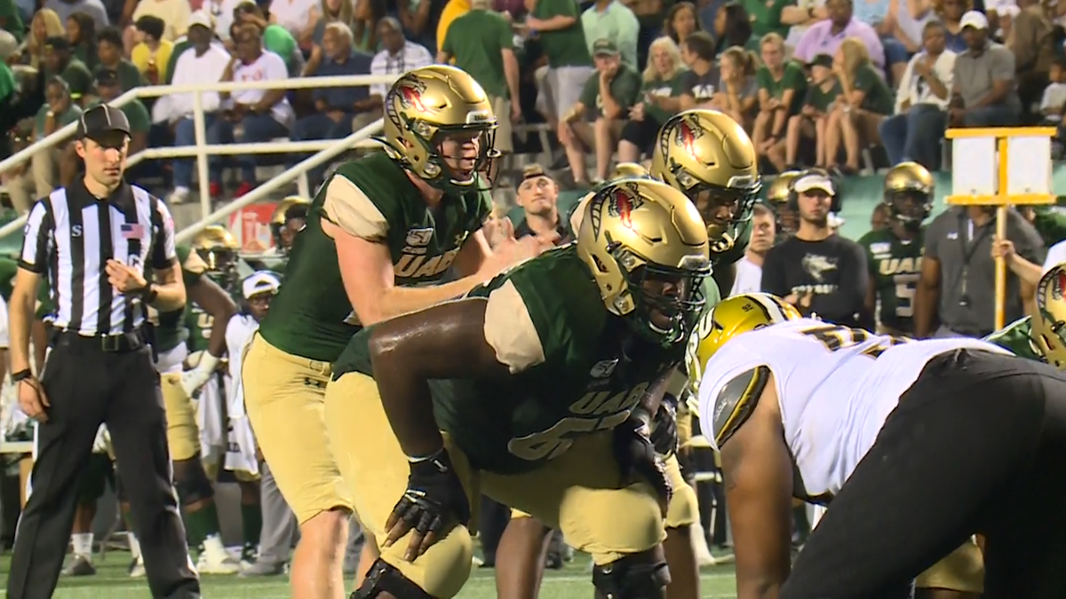 Uab Holds On For A 24 19 Win Over Alabama State