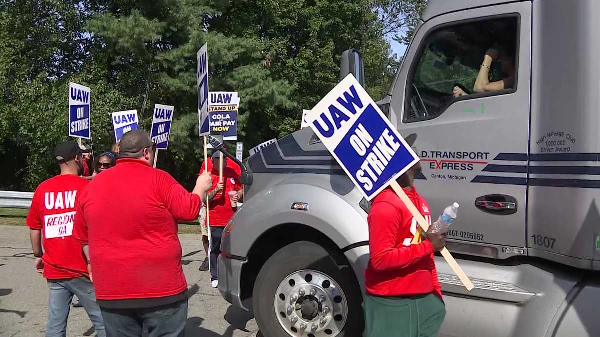 Affetcs of UAW strike delaying repair businesses on getting car supplies