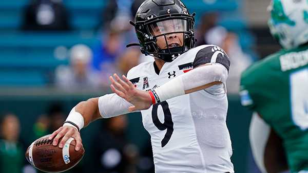 UC to wear all black uniforms for Nippert at Night game trying